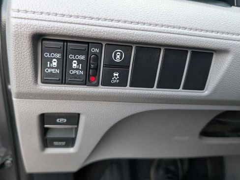 Used 2022 Honda Odyssey EX image 7