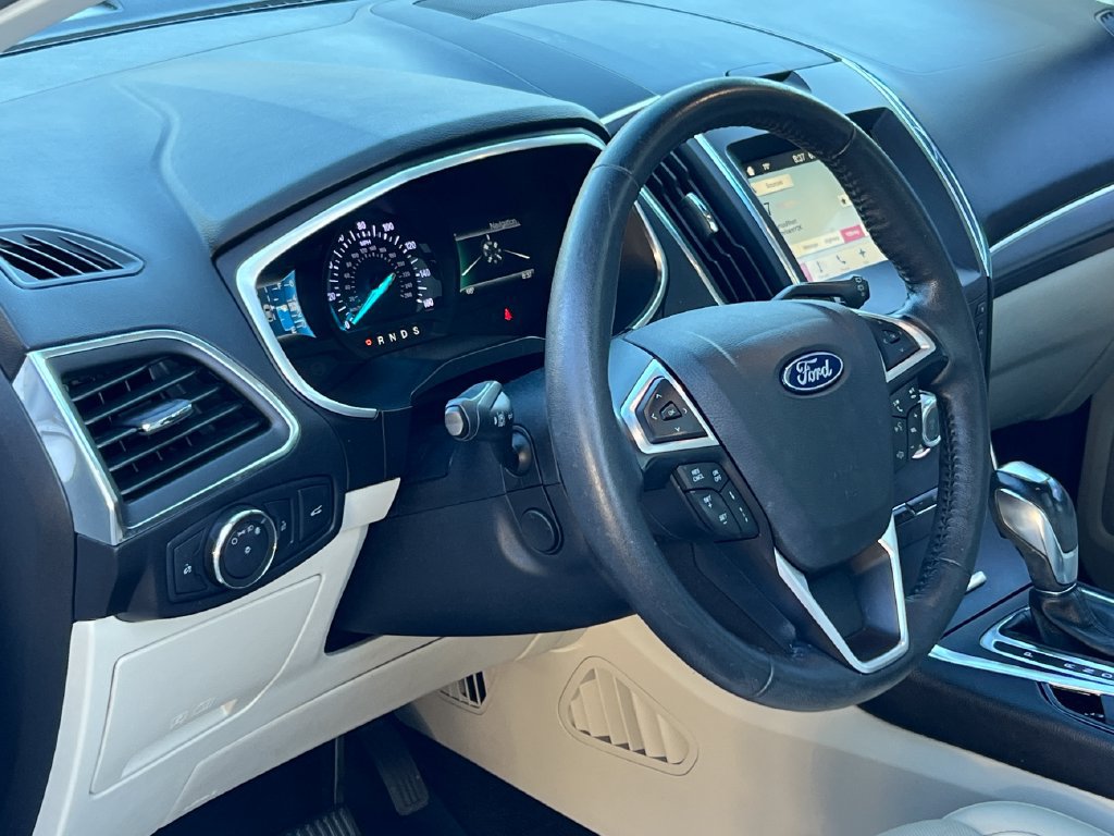 Used 2018 Ford Edge Titanium w/ Equipment Group 302A FWD image 9