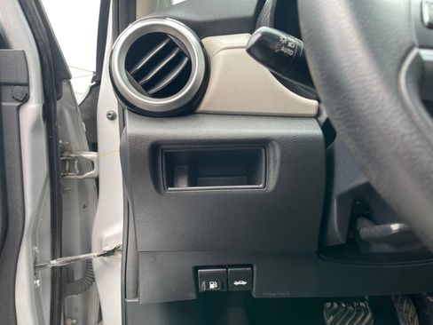 Used 2021 Nissan Versa SV image 14