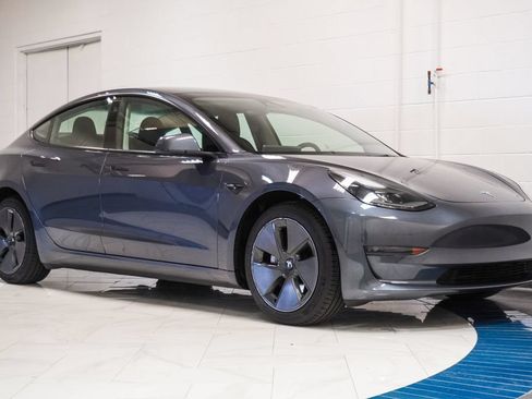 Used 2023 Tesla Model 3 Standard Range RWD image 5