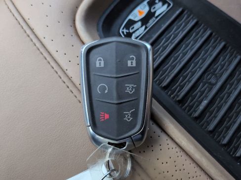 Used 2018 Cadillac Escalade Platinum RWD image 29