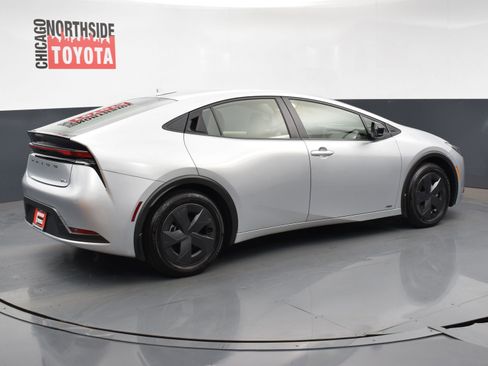 Used 2025 Toyota Prius LE image 4