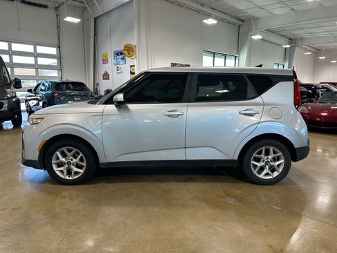 Used 2020 Kia Soul S FWD image 5