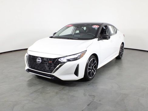 Used 2025 Nissan Sentra SR w/ SR Premium Package FWD image 2