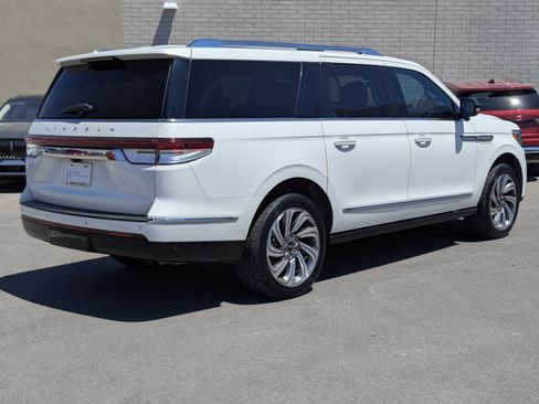 Certified 2024 Lincoln Navigator L Reserve AWD/4WD image 2