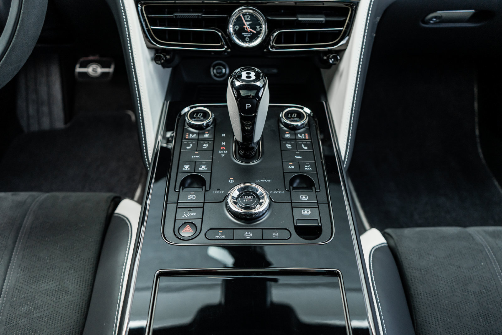 Certified 2025 Bentley Flying Spur Plug-In Hybrid AWD/4WD image 32