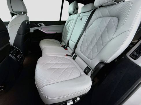 Used 2023 BMW X7 xDrive40i w/ Parking Assistance Package AWD/4WD image 25