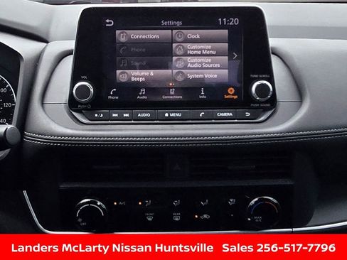 Used 2025 Nissan Rogue S image 18