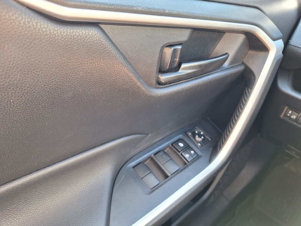 Used 2021 Toyota RAV4 LE FWD image 17