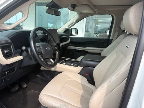 Used 2024 Ford Expedition Platinum AWD/4WD image 5