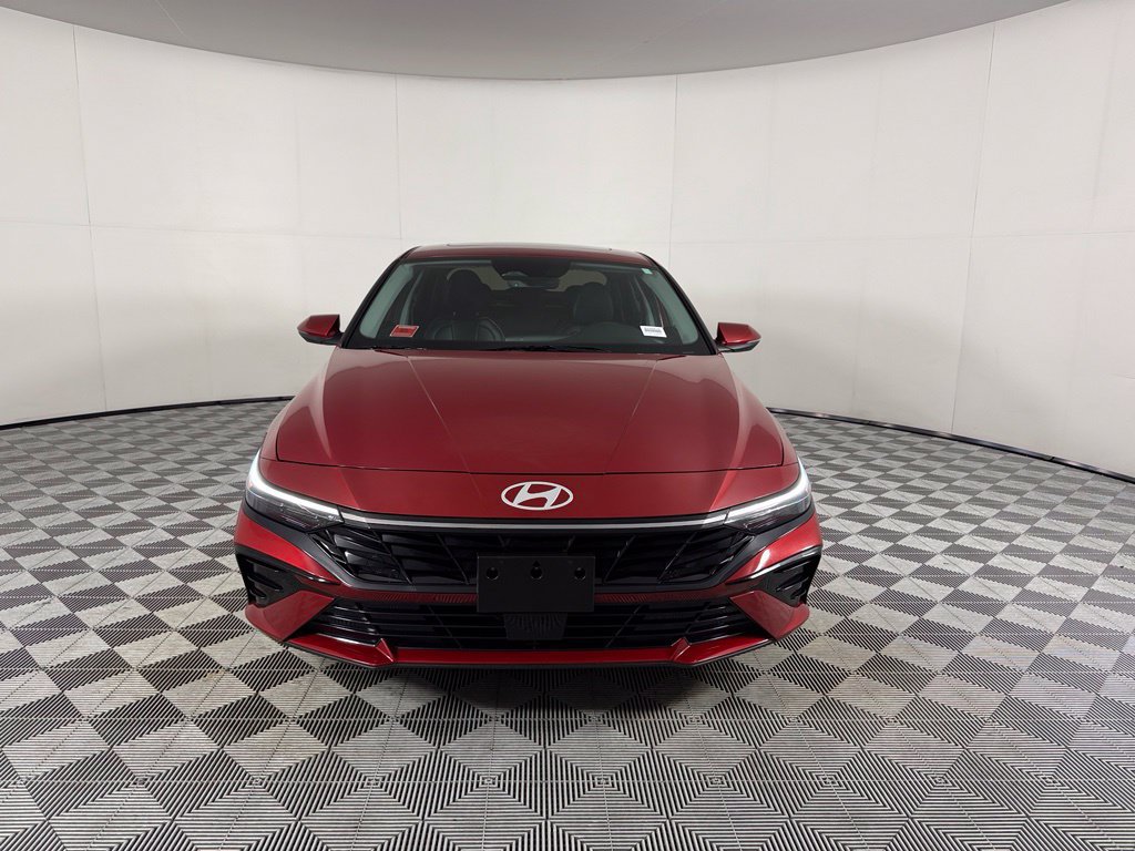 Used 2025 Hyundai Elantra Limited FWD image 2