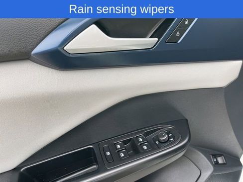 Used 2023 Volkswagen Taos SE image 13