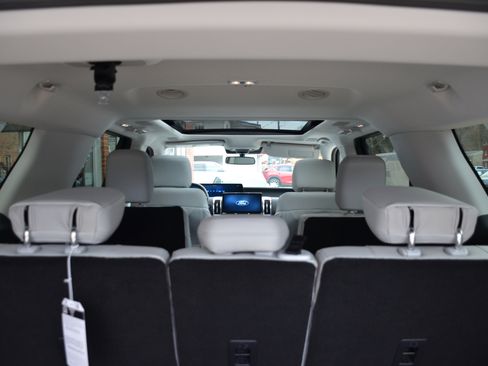 New 2025 Ford Expedition Max Platinum w/ Driver's Package image 22