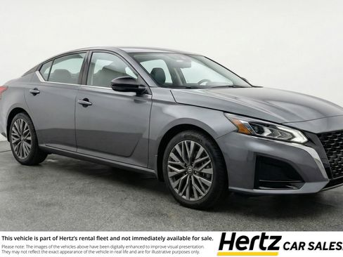 Used 2025 Nissan Altima 2.5 SV image 1