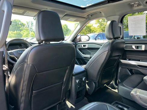 Used 2021 Ford Explorer XLT w/ Equipment Group 202A AWD/4WD image 41