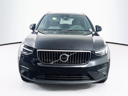 Used 2025 Volvo XC40 B5 Core AWD/4WD image 2