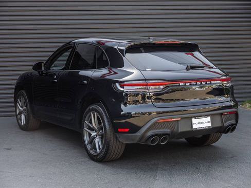 Certified 2023 Porsche Macan AWD/4WD image 3