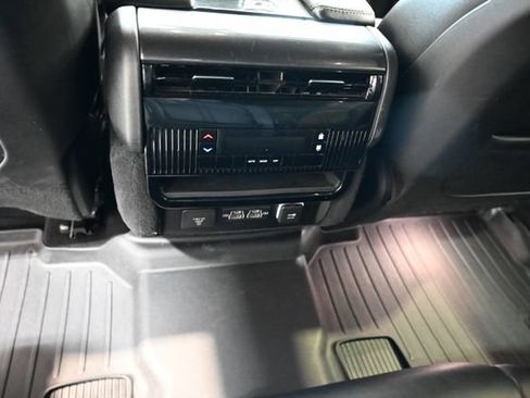 Used 2022 Jeep Wagoneer Series I AWD/4WD image 31