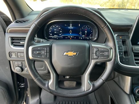 Used 2022 Chevrolet Suburban LT image 16