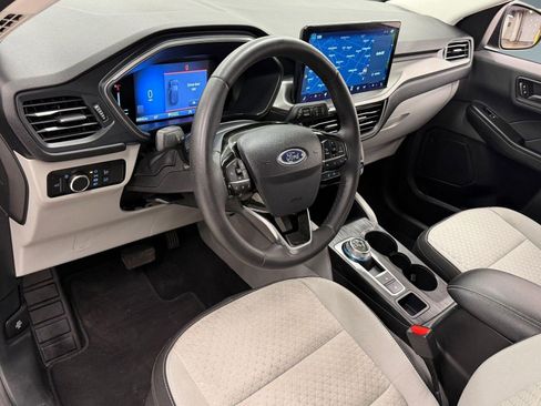 Used 2023 Ford Escape Active w/ Tech Pack #1 AWD/4WD image 3