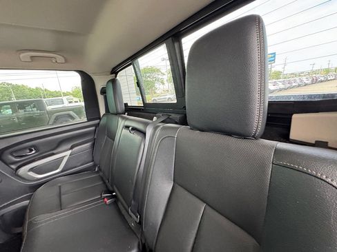 Used 2017 Nissan Titan SL w/ SL Towing Convenience Package RWD image 21