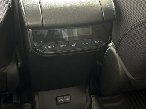 Used 2023 Toyota Highlander LE AWD/4WD image 26