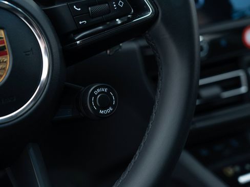 Certified 2026 Porsche Macan AWD/4WD image 27