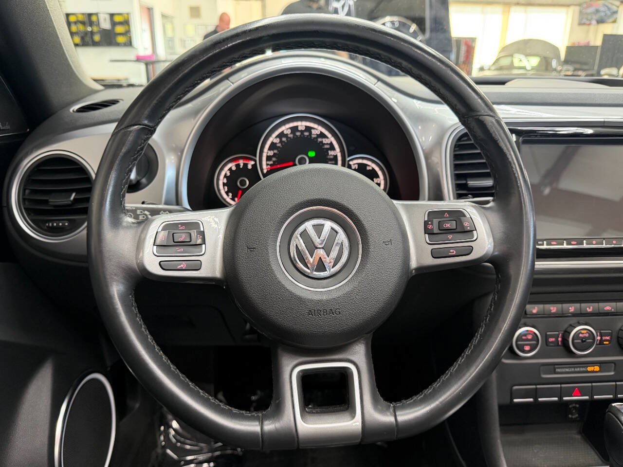 Used 2014 Volkswagen Beetle 1.8T FWD image 19