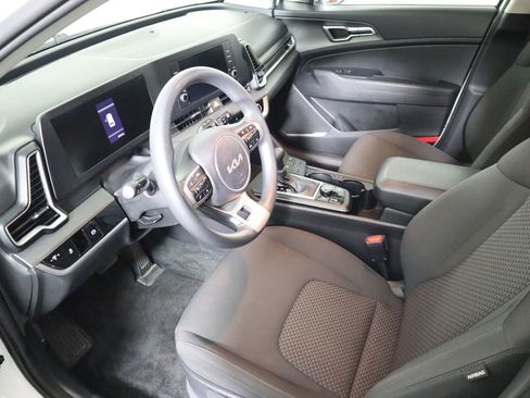 Used 2023 Kia Sportage LX image 29