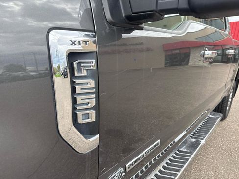 Used 2018 Ford F250 XLT w/ XLT Premium Package AWD/4WD image 10
