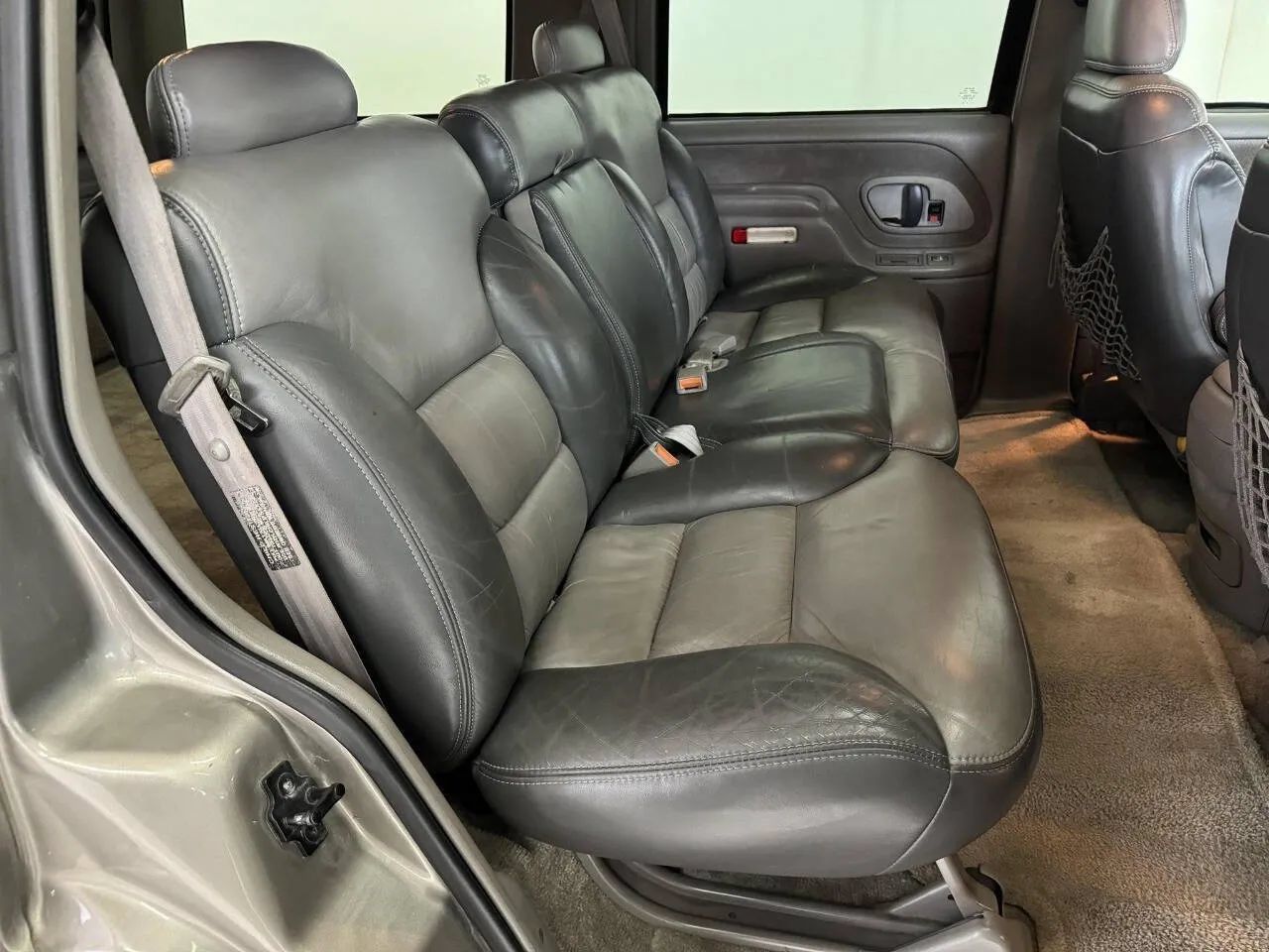 Used 2000 Chevrolet Tahoe Z71 w/ Comfort & Security Pkg AWD/4WD image 35
