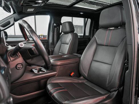 Used 2022 Chevrolet Suburban RST w/ Sport Performance Package image 29