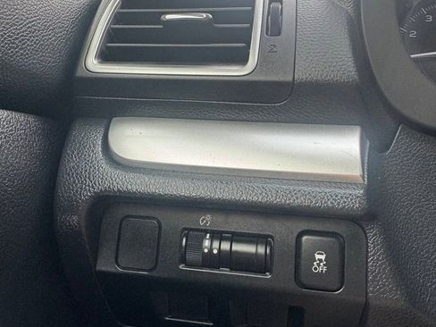 Used 2015 Subaru Crosstrek 2.0i Limited image 14