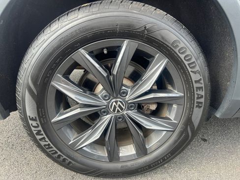 Used 2024 Volkswagen Tiguan SE AWD/4WD image 23