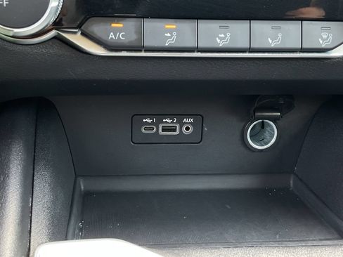 Used 2025 Nissan Altima 2.5 SV FWD image 19