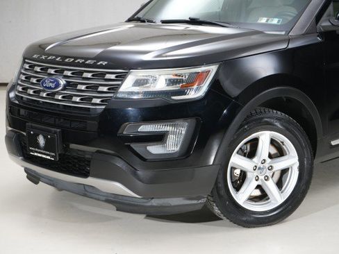 Used 2017 Ford Explorer XLT w/ Equipment Group 201A image 6