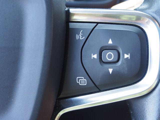 Used 2019 Volvo XC40 T5 Momentum AWD/4WD image 24