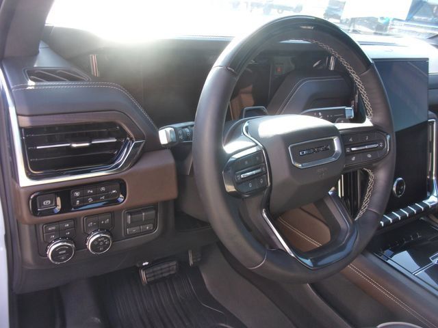 Used 2026 GMC Yukon Denali Ultimate AWD/4WD image 31