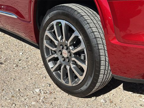 Used 2021 GMC Acadia Denali w/ Denali Technology Package image 6