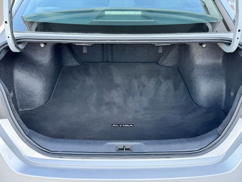 Used 2024 Nissan Altima 2.5 SV FWD image 19