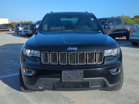 Used 2018 Jeep Grand Cherokee Laredo image 2