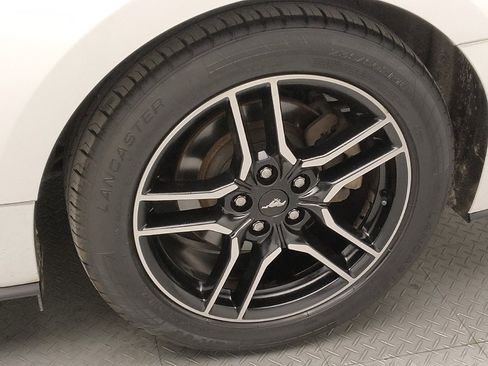 Used 2018 Ford Mustang Premium RWD image 31