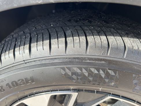 Used 2025 Kia Sportage EX image 40