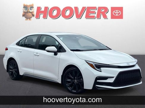 Used 2025 Toyota Corolla SE image 1