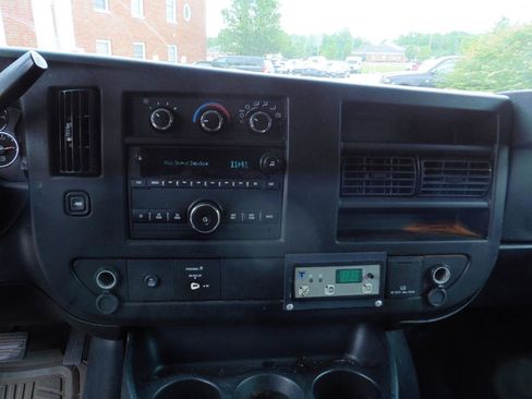 Used 2015 Chevrolet Express 2500 RWD image 28