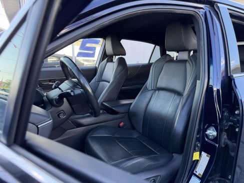 Used 2021 Toyota Venza XLE w/ Softex Package AWD/4WD image 18
