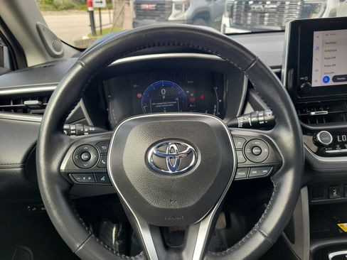 Used 2023 Toyota Corolla Cross XLE w/ Convenience Package FWD image 17