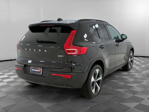Used 2024 Volvo XC40 B5 Plus AWD/4WD image 3