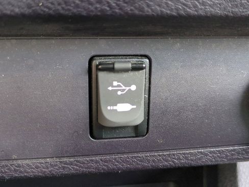 Used 2018 Toyota Tacoma TRD Off-Road AWD/4WD image 21