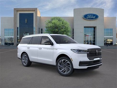 New 2025 Lincoln Navigator Reserve image 7